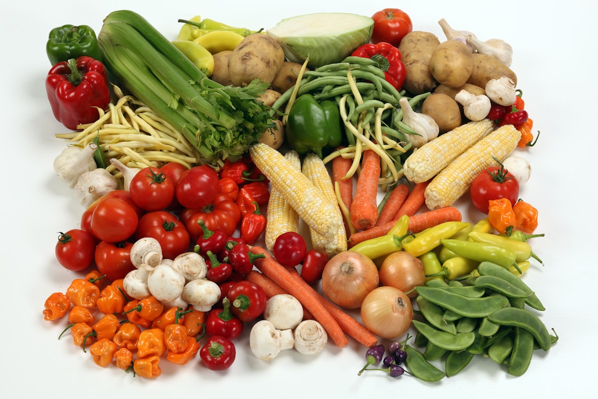 Whole grain bowls with legumes and fresh toppings